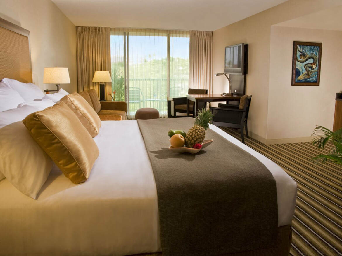 maui coast hotel Junior Suite King Bed