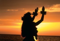 Hula Tänzerin beim Sonnenuntergang