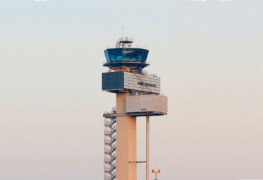 Tower des internationalen Flughafens Düsseldorf