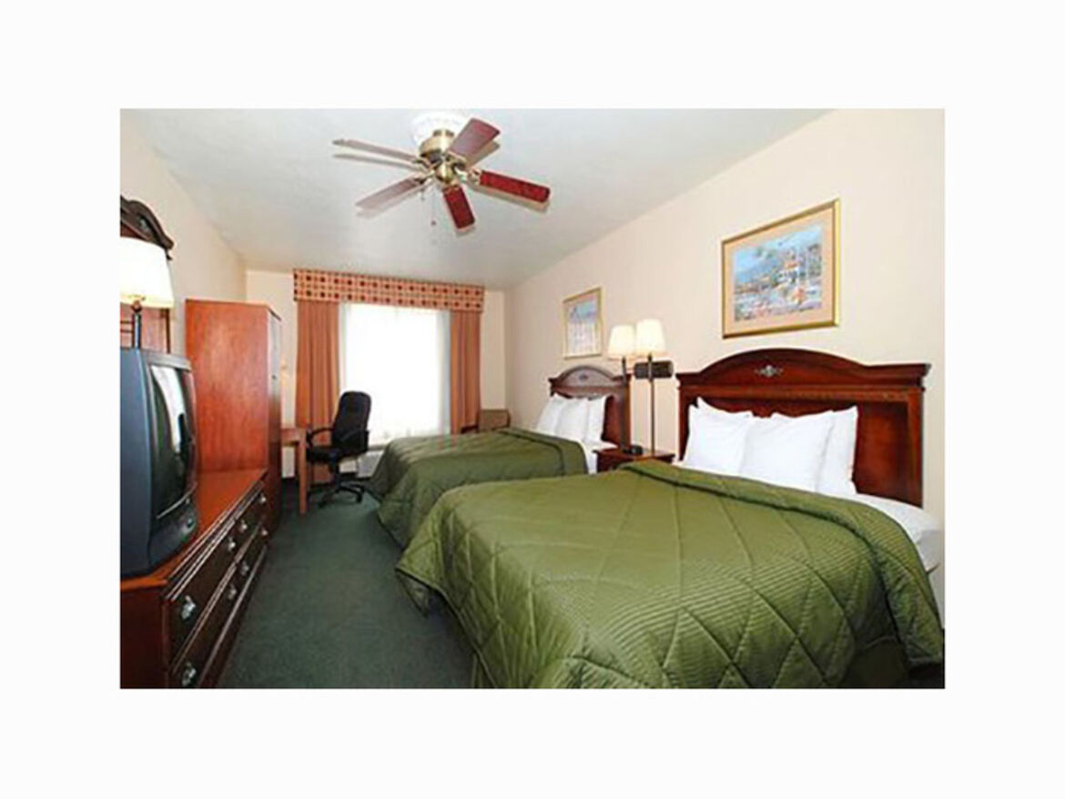 Comfort Inn & Suites 1