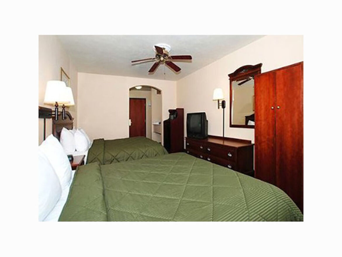 Comfort Inn & Suites 2