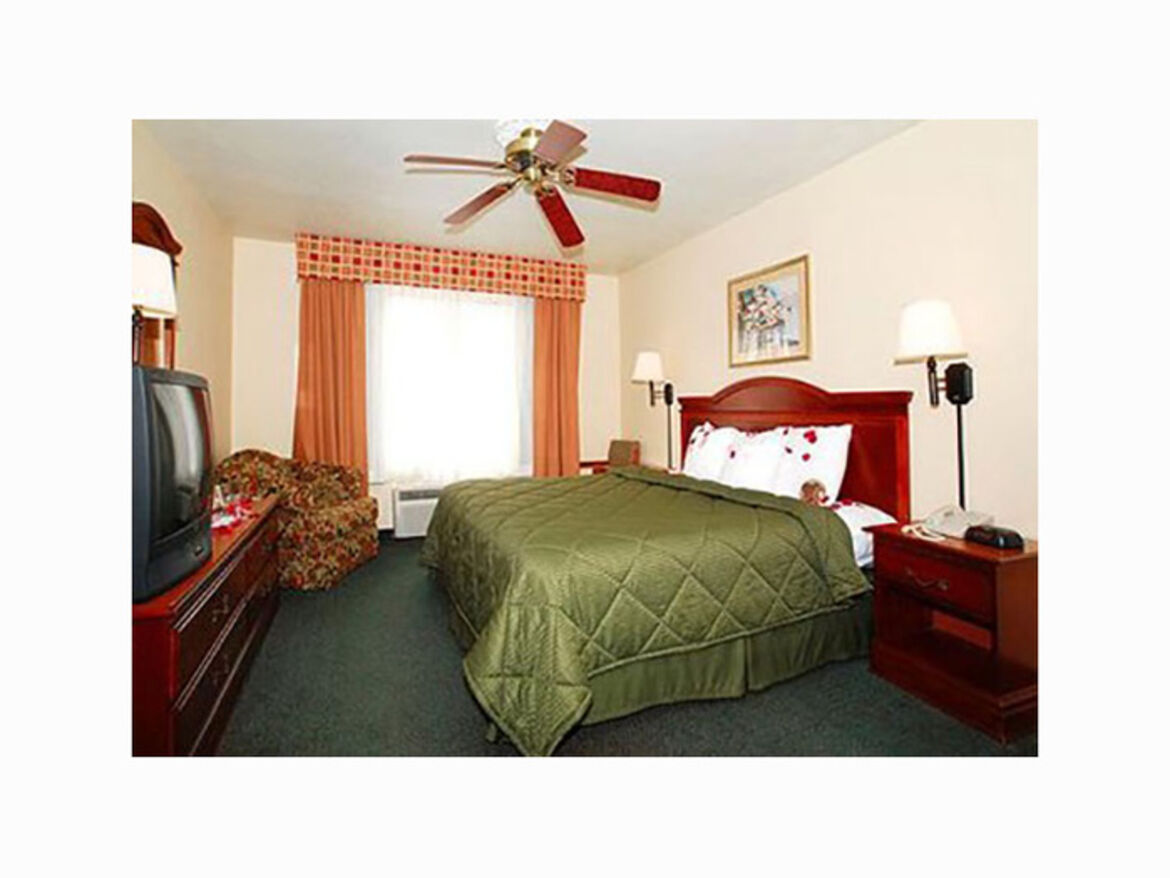 Comfort Inn & Suites 6