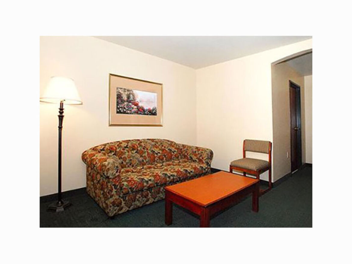 Comfort Inn & Suites 9