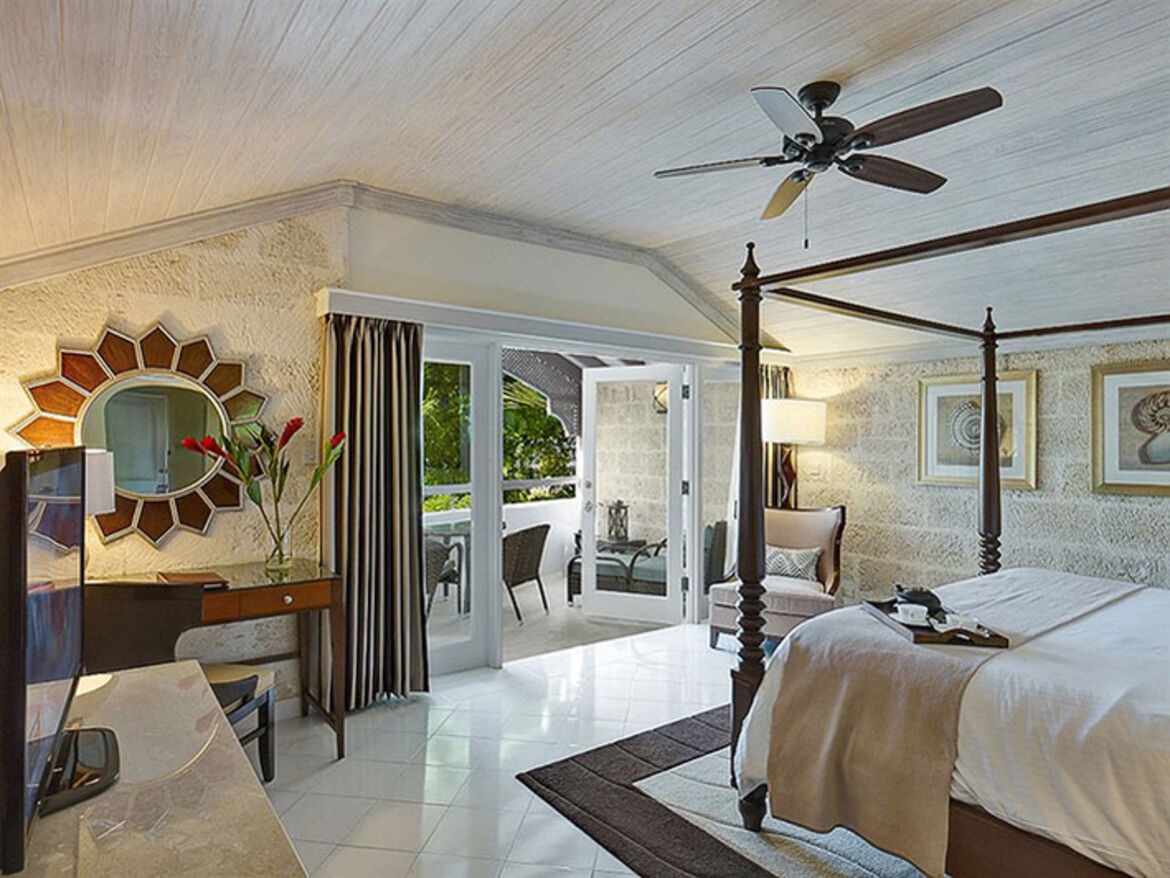 Luxury Zimmer mit King Size Bett - Blick auf Pool