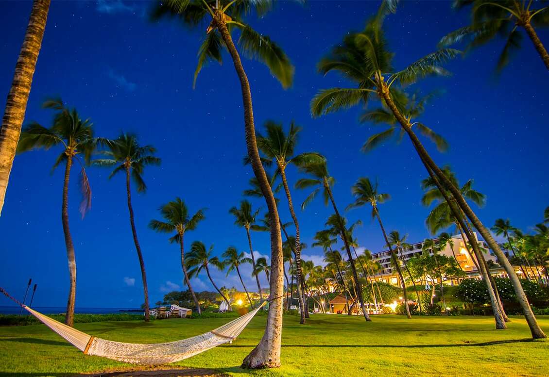 Mauna-Kea-Beach-Hotel-Lawn-Night