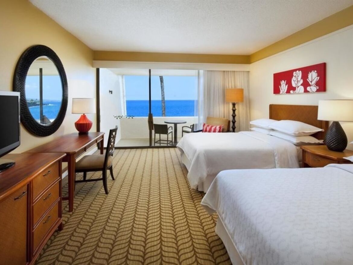 Oceanfront Queen-Size-Bett Zimmer mit Balkon