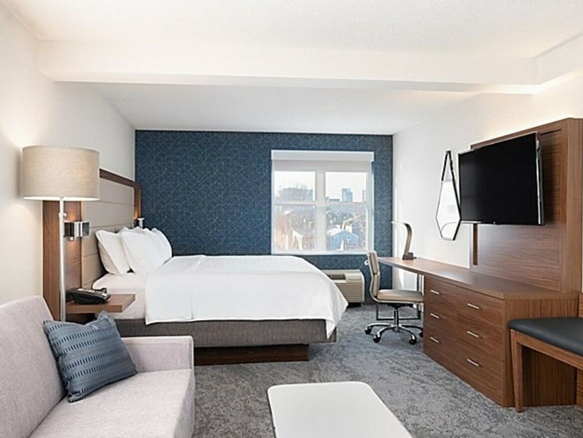 holiday-inn-express-and-suites-cambridge-zimmer-executive-suite