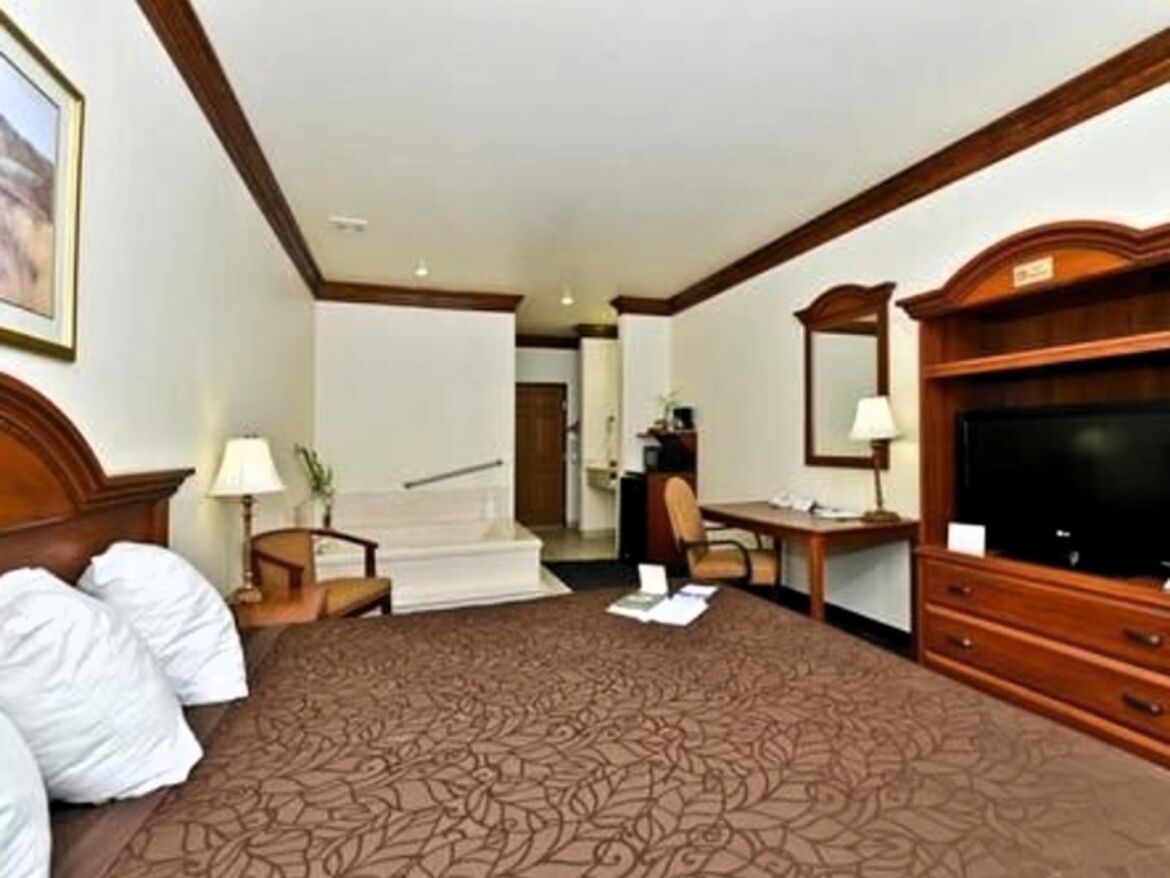 Whirlpool Zimmer mit King-Size-Bett