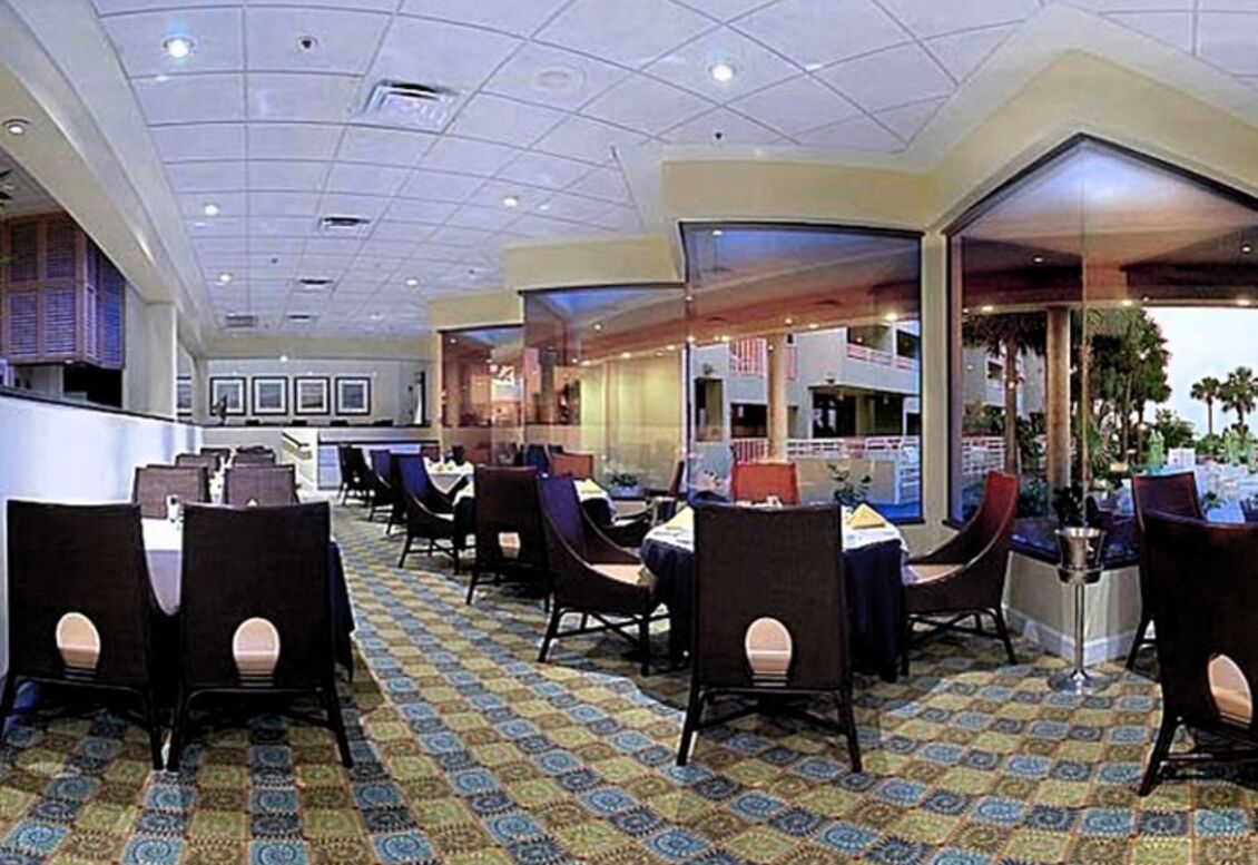 Sands Pointe & Pointe Lounge Restaurant