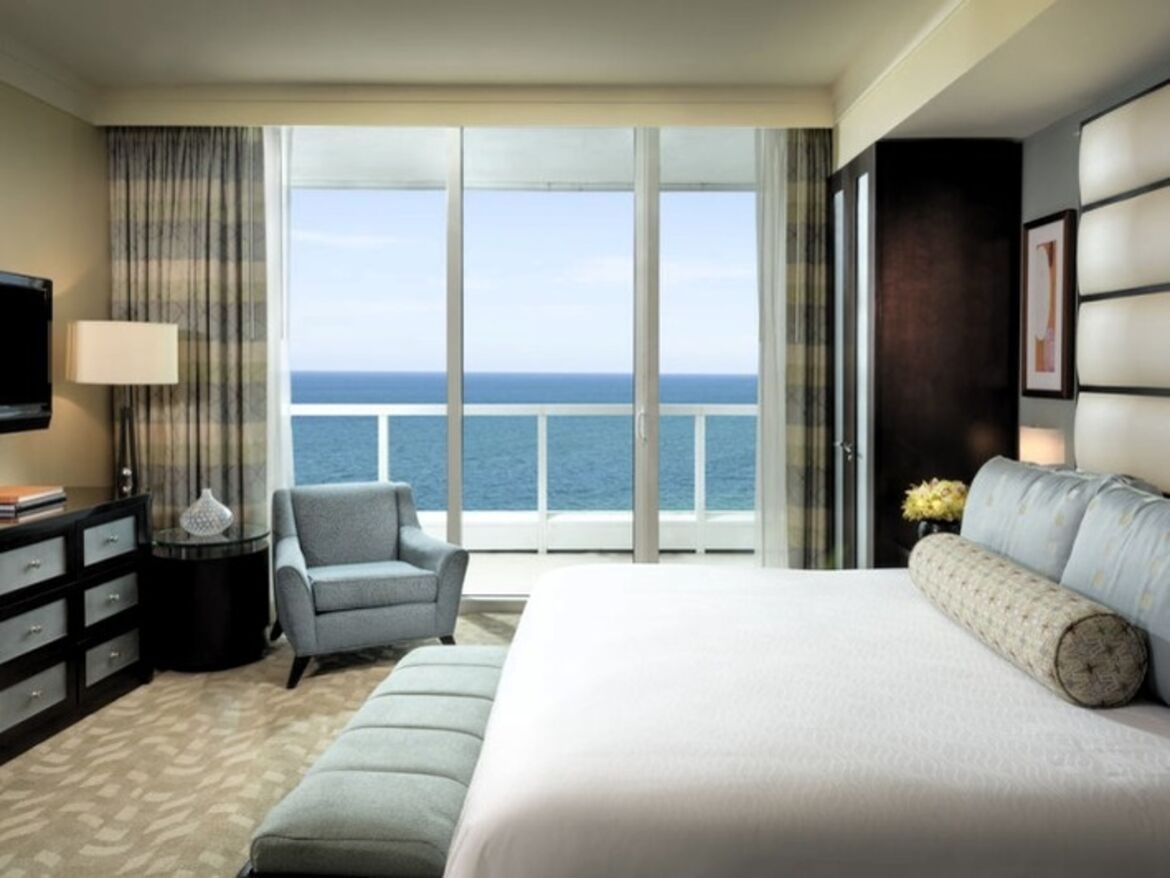 Sorrento One Bedroom Oceanfront Suite