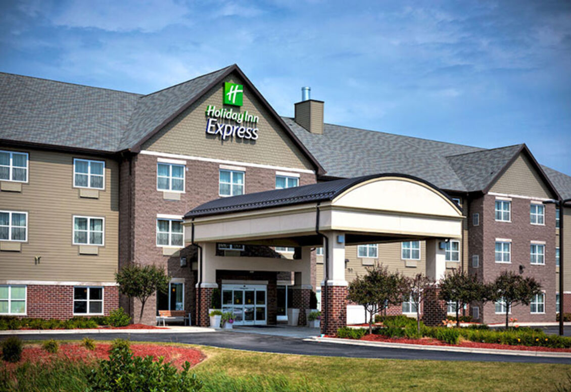 Holiday Inn Express & Suites Green Bay 1