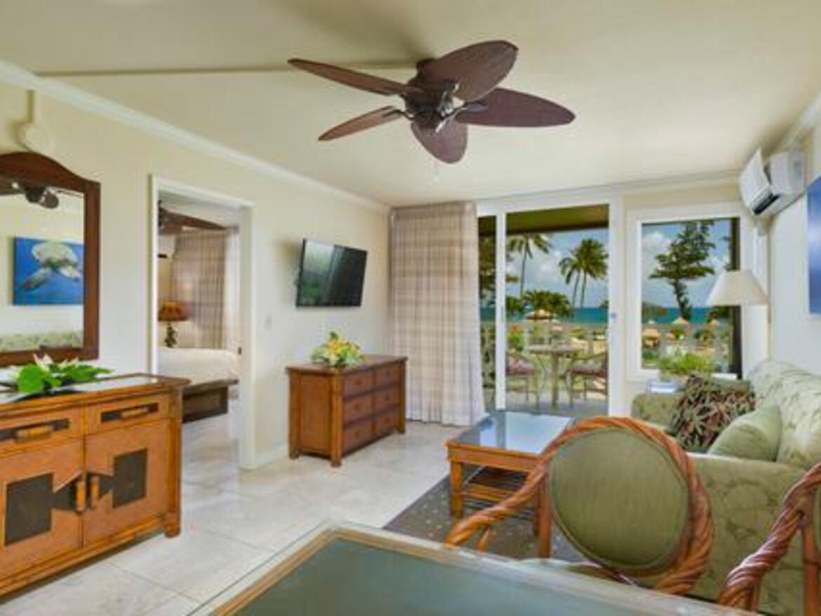 aston-islander-on-the-beach-1-bedroom-ocean-view-living