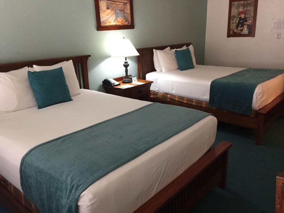 Zimmer mit Queen-Size-Betten