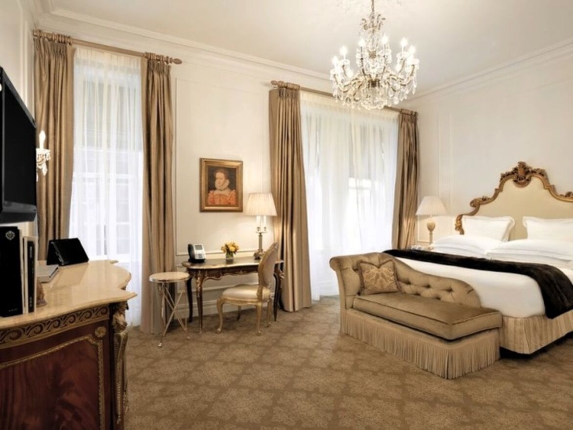Deluxe Zimmer mit King-Size-Bett und Innenhofblick