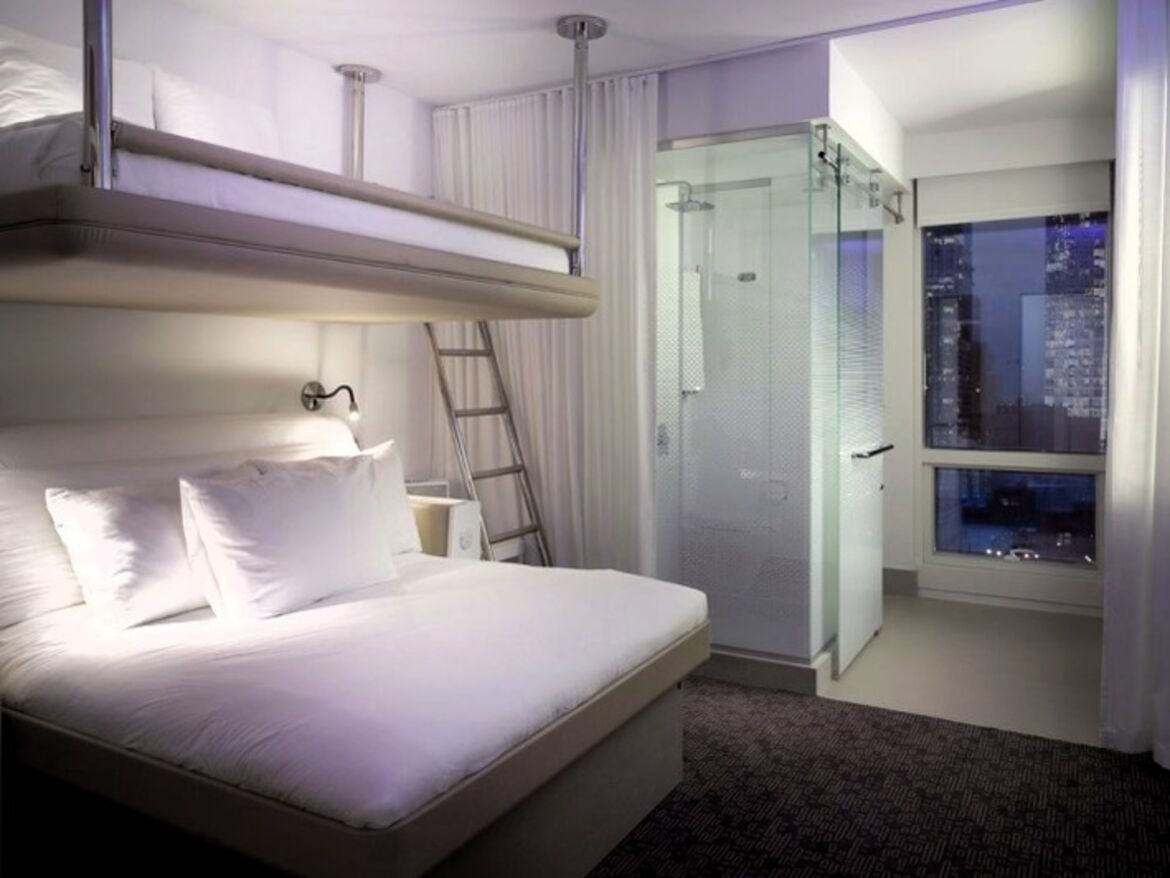 Premium Zimmer mit Single Bunk und Queen-Size-Bett