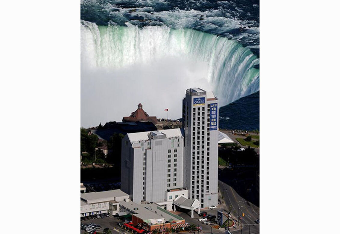 Oakes Hotel Overlooking the Falls 2