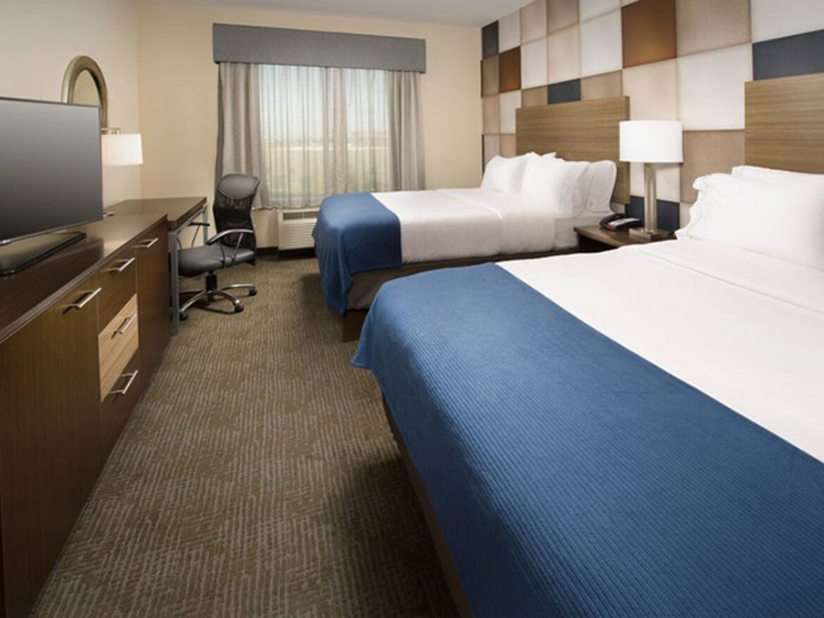 Holiday Inn Express & Suites 4