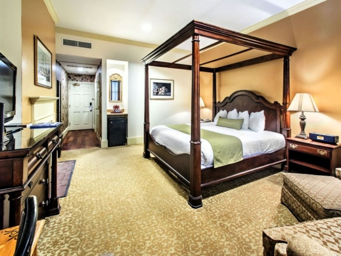 River View Zimmer mit King-Size-Bett