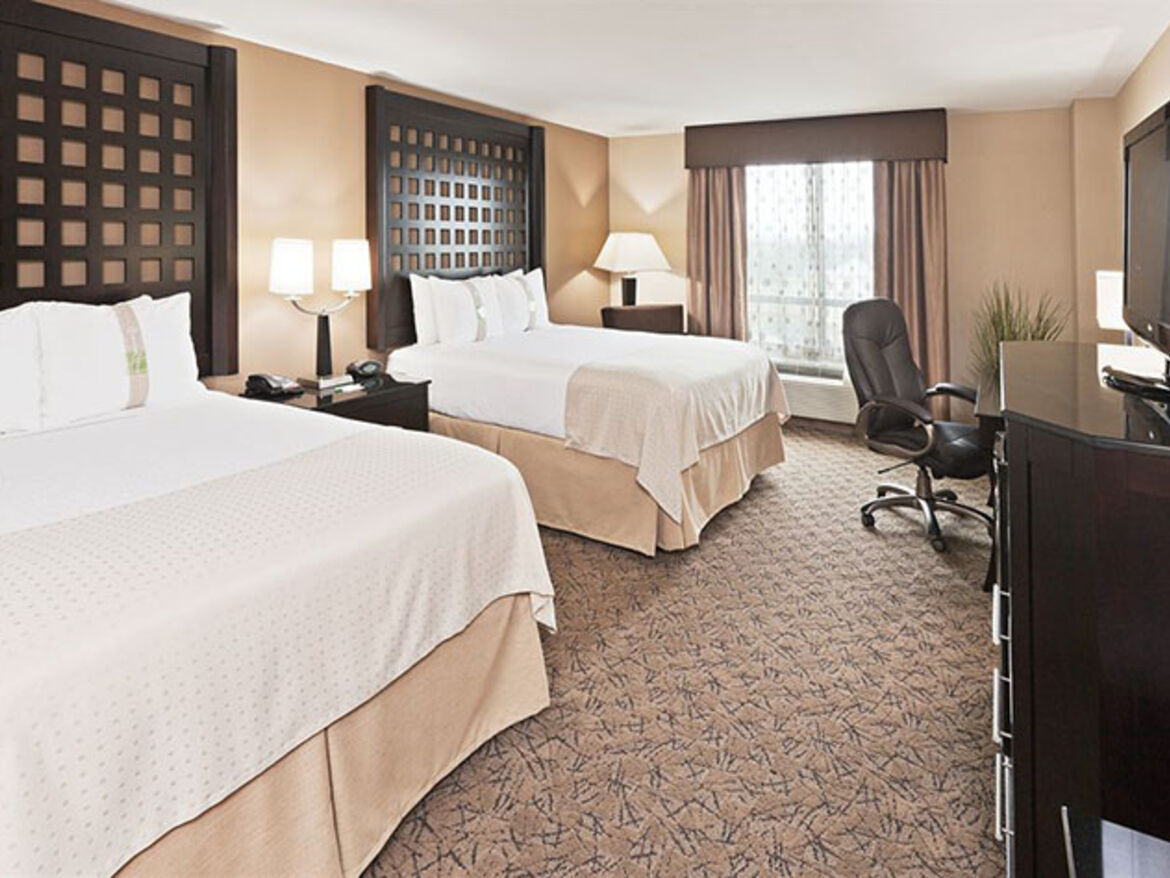Holiday Inn & Suites Tulsa South 3
