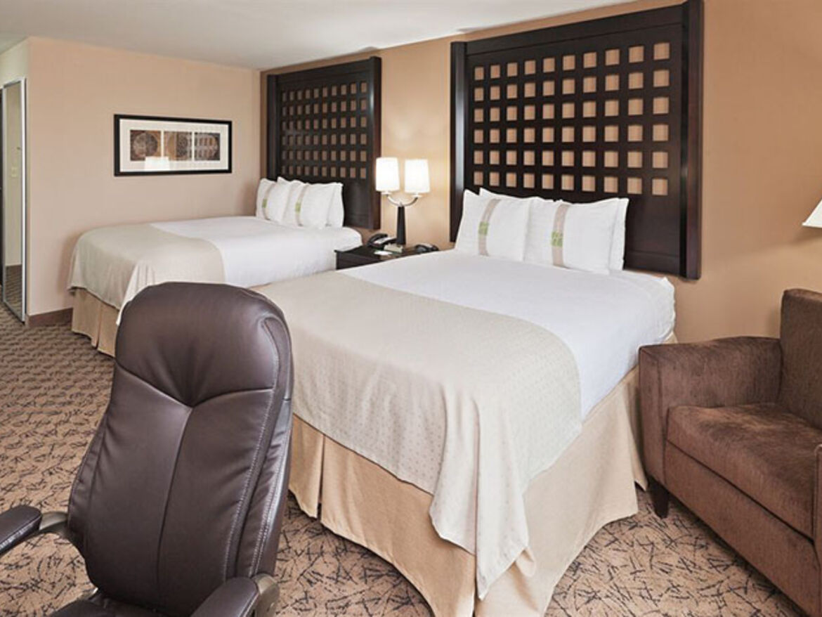 Holiday Inn & Suites Tulsa South 4