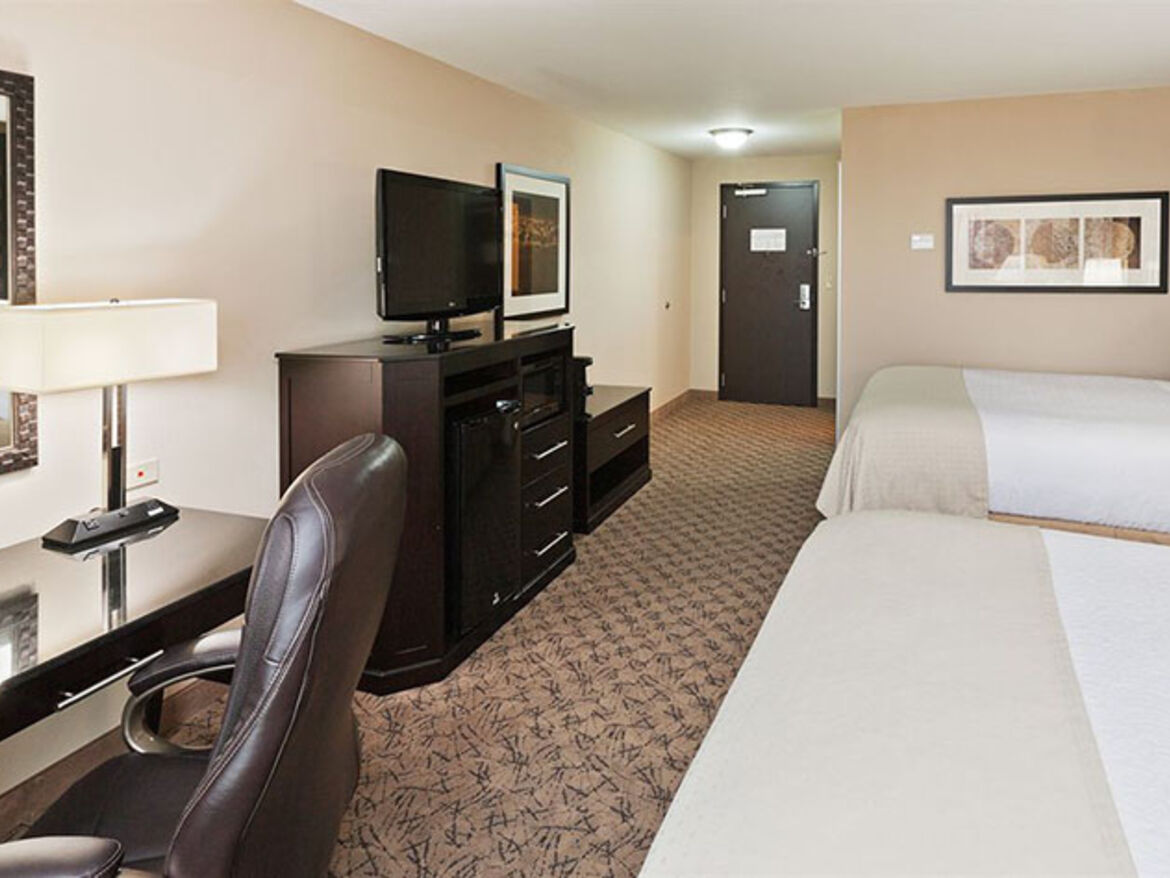 Holiday Inn & Suites Tulsa South 5