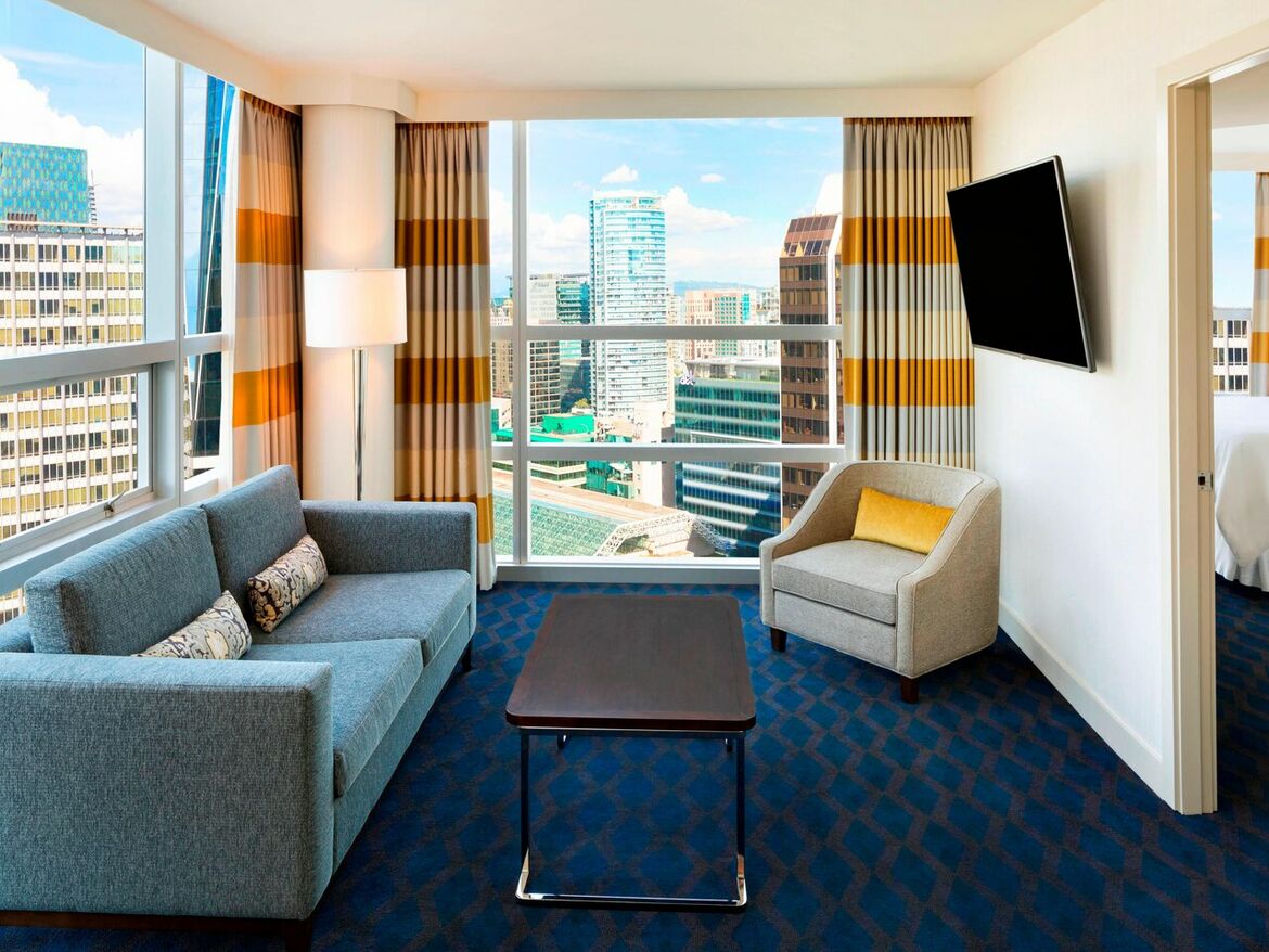 sheraton wall centre vancouver zimmer suite wohnbereich