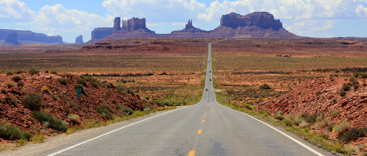 Highway-163-to-Monument-Valley-467216788_3600x2400