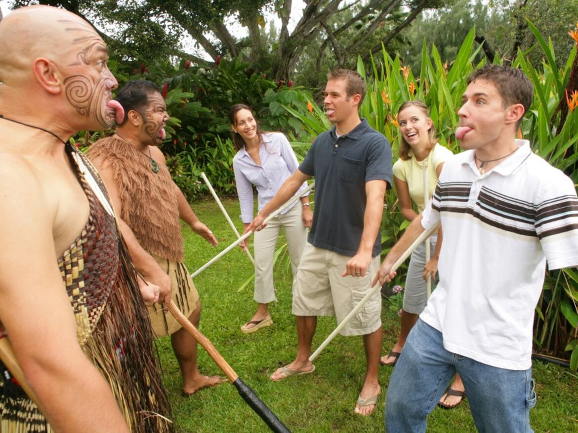 ZBA Oahu - Polynesian Cultural Center Maori Taiaha Fighting